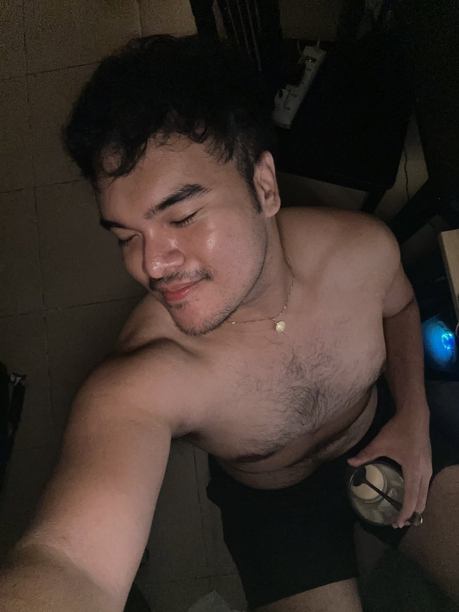 InvictusAnimo's tweet image. When your brain is gising sa gabi but your body is sleepy na 🥺