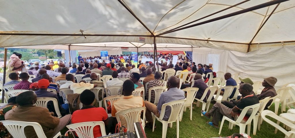 CDFUUG's tweet image. Collective action is the key to local development; fantastic partnership in Bushenyi, @FHRI2 &amp;amp; @CDFUUG supported the crucial Baraza in Kyabujimbi, fostering dialogue and transparency, thanks to the RDC Bushenyi’s  initiative. CDFU #LocalGovernance