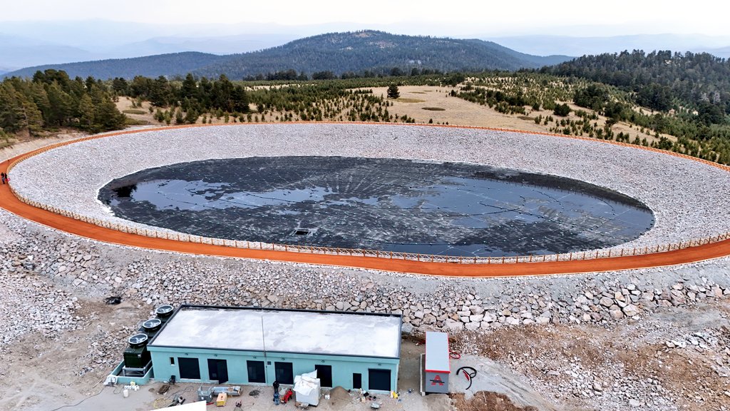 📍#GaziKars #Sarıkamış 

Valimiz Ziya Polat, dünyanın en önemli kayak merkezlerinden Kristal Karlar Diyarı Sarıkamış Kayak Merkezi'nde yapılan ve önümüzdeki günlerde tamamlanarak hizmete sunulacak olan Suni Karlama Projesi çalışmalarını yerinde inceleyerek, yetkililerden bilgi