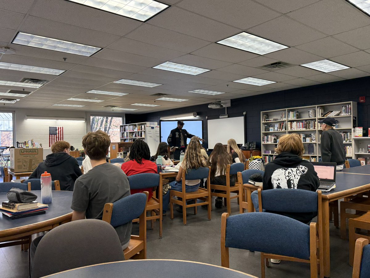 beachtheteacher's tweet image. GHS Student Diego Rapp had his mentor @MADEREESE come in to talk about fashion with our Sustainable Fashion Club. #learningforlife