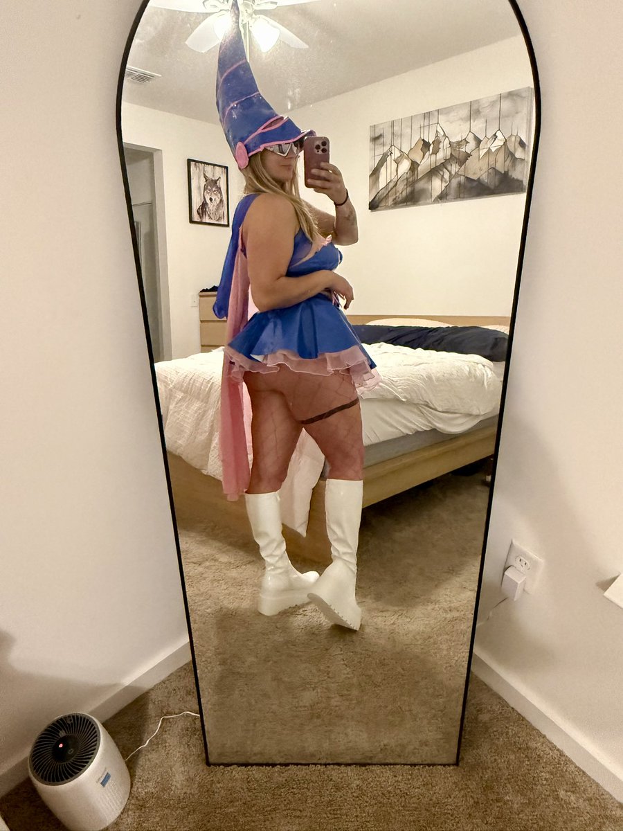 They warned me not to play with my wand unsupervised… but where’s the fun in that? 😇🔮
Can’t wait for you to see the puddle of trouble I got myself into💦.

DROP GOES LIVE AT 6PM EASTERN
#darkmagicangirl #naughty #squirt #videos #anime #cosplay