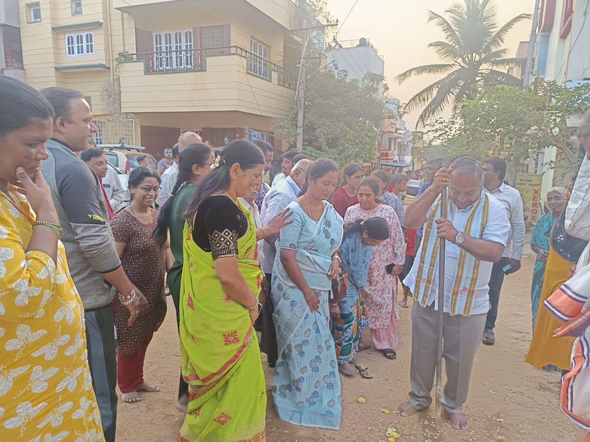 ವಾರ್ಡ್ ನಂ.64ರ ವ್ಯಾಪ್ತಿಯ ಶ್ರೀರಾಂಪುರ 2ನೇ ಹಂತ, ನಾಗಮ್ಮ ಕಲ್ಯಾಣ ಮಂಟಕಪದ ಹತ್ತಿರ ಅಡ್ಡರಸ್ತೆಗಳ ಅಭಿವೃದ್ಧಿ ಕಾಮಗಾರಿಗೆ ಗುದ್ದಲಿ ಪೂಜೆಯನ್ನು ನೆರವೇರಿಸಲಾಯಿತು.