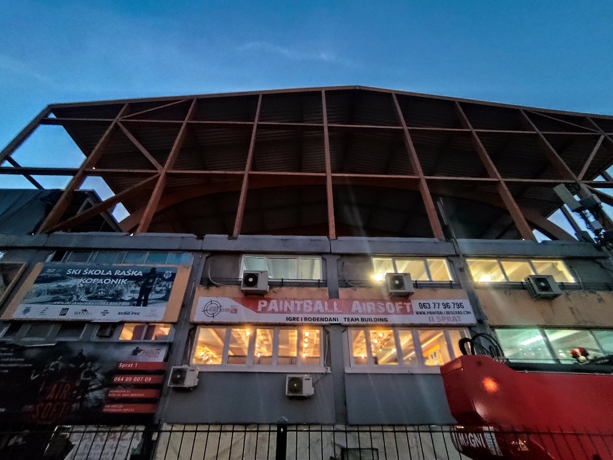 Сербия, над старой конструкцией возвели что-то огромное и тяжёлое. Для будущих протестов видимо