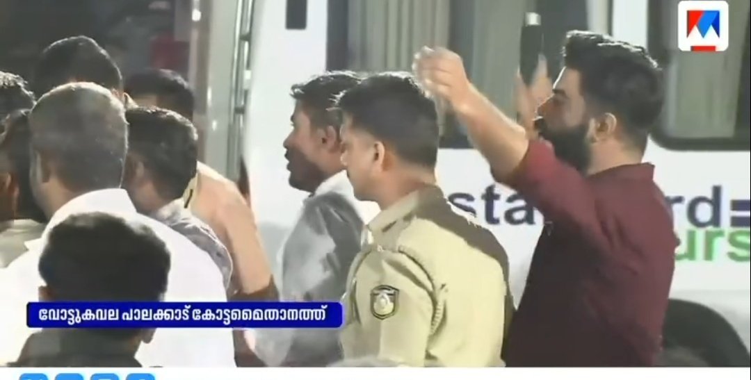 ബിജെപിയുടെ ആണ്പിള്ളേരെ കണ്ടപ്പോൾ അണികളുടെയും പോലീസിന്റെയും പിറകിൽ പോയി ഒളിക്കുന്ന കുട്ടി സഖാവ്... 😂😂

<a href="/Gineeshmm/">ബ്രാഞ്ച് സെക്രട്ടറി (സ്വപ്ന വിഭാഗം )</a> <a href="/Padavalamkuttan/">Padavalam</a> <a href="/monkbharath/">𝐌𝐎𝐍𝐊 𝐁𝐇𝐀𝐑𝐀𝐓𝐇 ®</a> <a href="/PrasanthSbjp/">Prasanth Sivan</a> <a href="/BjpPalakkad/">BJP PALAKKAD</a> <a href="/Rockumon/">Rocket Scientist 🇮🇳</a> <a href="/mohandastg/">TG Mohandas</a>