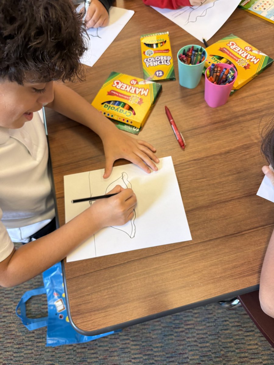 MandiKMartinez's tweet image. Sometimes you just have to enjoy an amazing new book! We are building the love of reading and learning idioms with the newest book in the Food Group Series, The Humble Pie! @BburgCougars did a directed draw to create their own pies after reading! @IrvingLibraries @IrvingISD