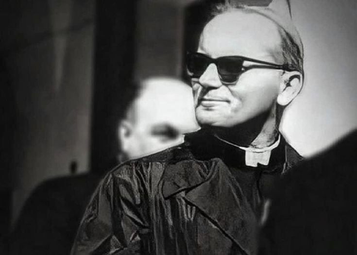 extrasalt513's tweet photo. Another entry into the Pre-Papacy Chic collection. https://t.co/YO5PXO9cEg
