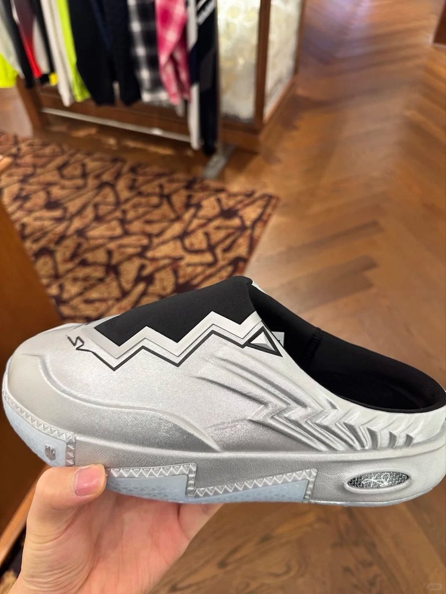 _CreativesCon's tweet photo. These new ANTA KAI Slip-On Mules https://t.co/bqT5vBXigG