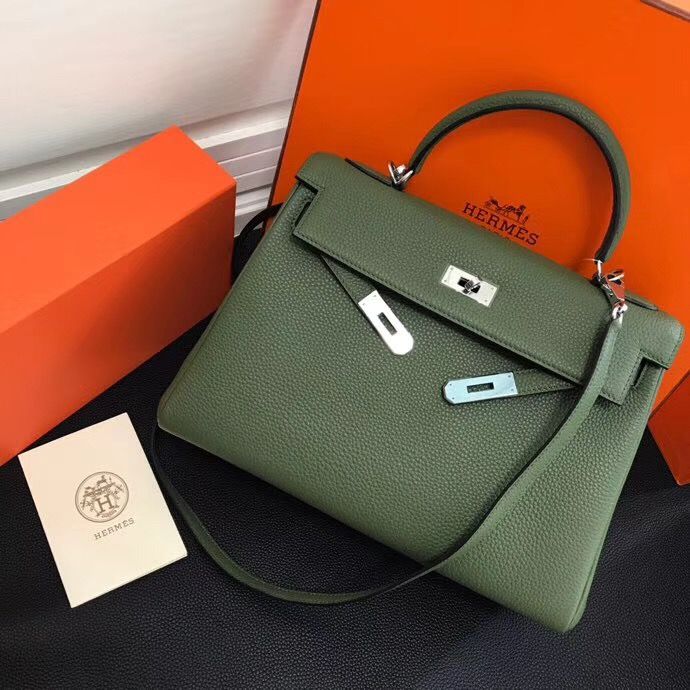 stoplosswang's tweet image. Hermès Birkin and Kelly as an asset class... @ChristiesInc backed Luxus recently launched the Hermès Pricing Index, formalizing market data for structured products, built on the idea that Hermès bags can perform like gold. 

Would you invest if you could?