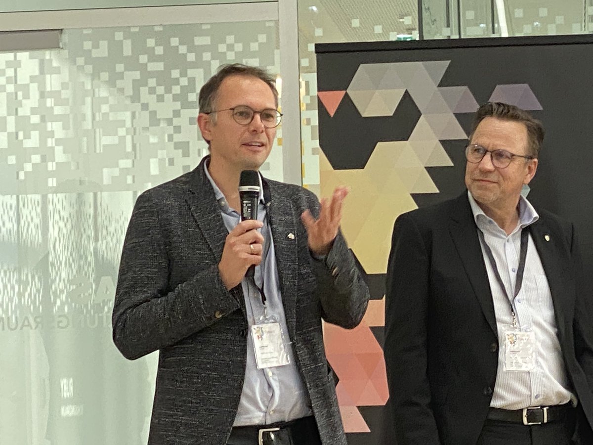 WotanMonitoring's tweet image. Philipp Ghirardini stellt den #BizRecilientCycle beim Digital Future Congress der IT Community Styria vor.
#ITCommunity #Styria #Graz #WOTAN #ITManagement #ITResilienz #ITQualität