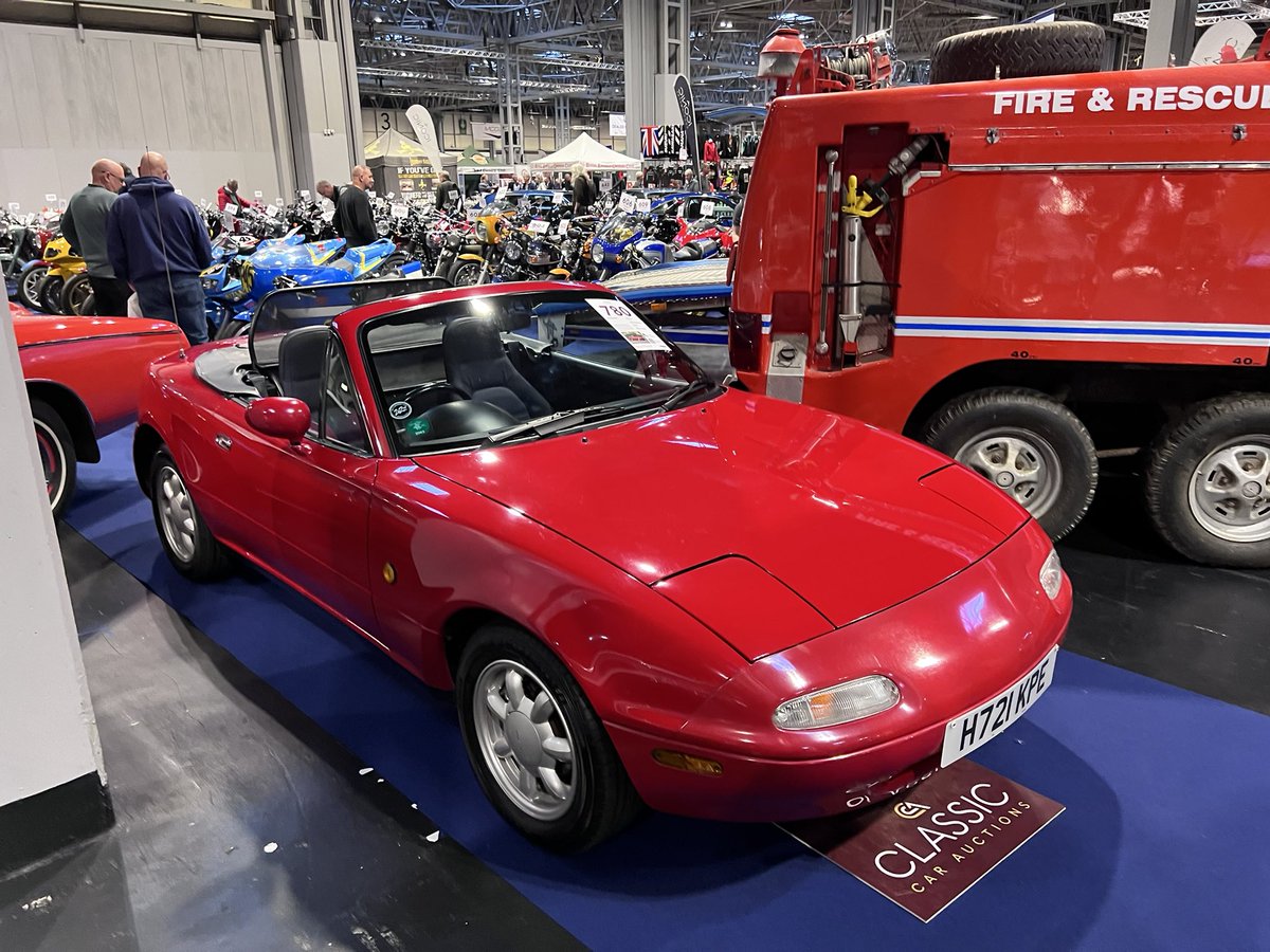 Meix2ページ 2016-2023 Mazda CX-9 Driver Side Front Rocker Molding With Chrome