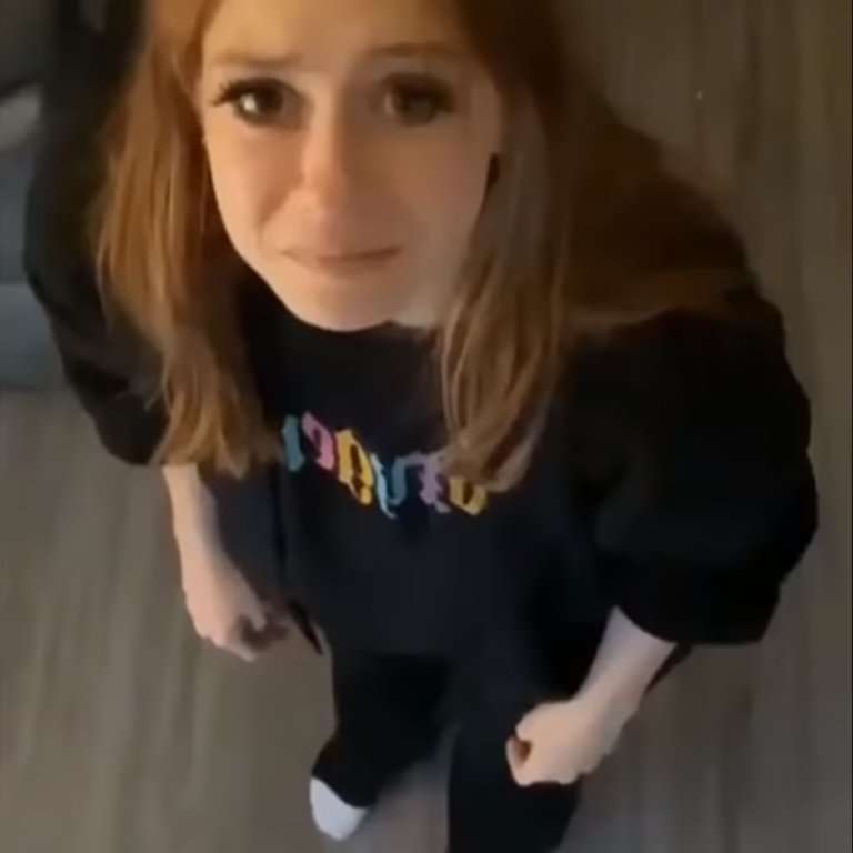 VeronicaP2007's tweet photo. Me when I don't have a sugar daddy (aka me rn) https://t.co/qr8lMKNfsd