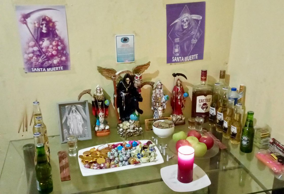 FiscaliaEcuador's tweet photo. Los sospechosos serían parte de una organización delictiva dedicada a cometer #Sicariatos, #Asesinatos, #TráficoDeArmas y de drogas, y #Secuestros. En las próximas horas se resolverá la situación jurídica de las 18 personas. https://t.co/WxNeGqVv1C