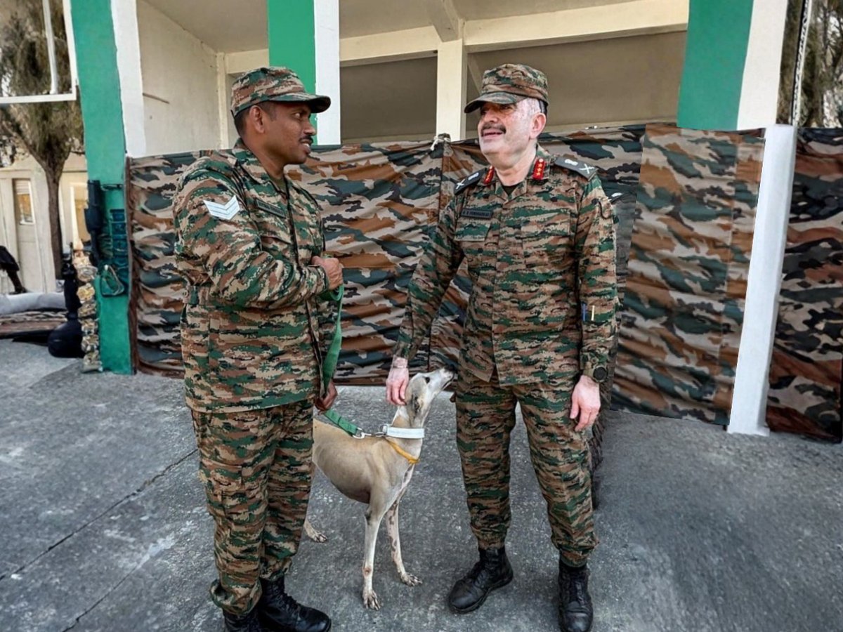 Spearcorps's tweet image. Lt Gen Abhijit S Pendharkar, GOC #SpearCorps visited, #IndianArmy units deployed in forward areas of #ArunachalPradesh and reviewed their operational preparedness. The Corps Commander also witnessed Joint live-firing drills under Exercise #PoorviPrachandPrahar and commended the…