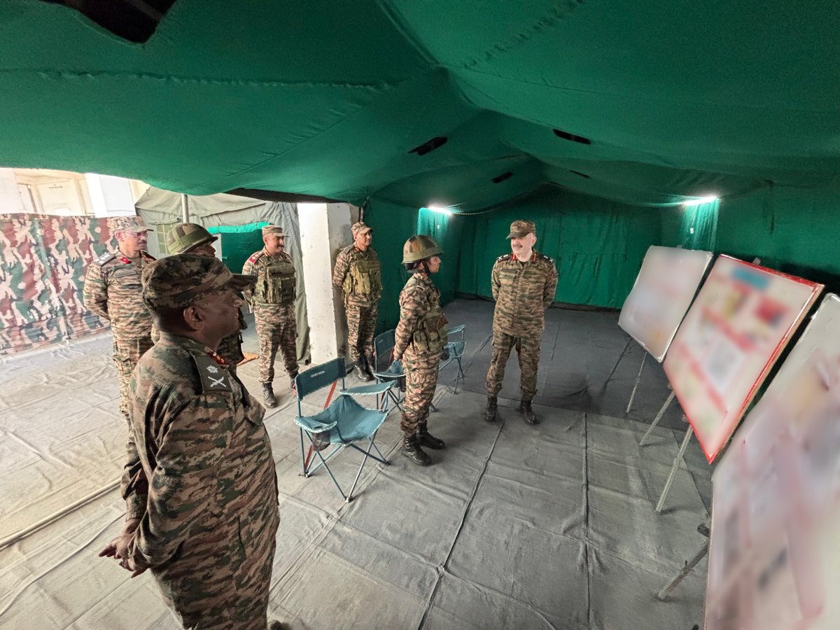 Spearcorps's tweet image. Lt Gen Abhijit S Pendharkar, GOC #SpearCorps visited, #IndianArmy units deployed in forward areas of #ArunachalPradesh and reviewed their operational preparedness. The Corps Commander also witnessed Joint live-firing drills under Exercise #PoorviPrachandPrahar and commended the…