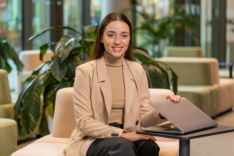 homebusinessmag's tweet image. In this article, discover why small businesses are ditching the office for remote work. Remote isn’t a trend. It’s the future.
👉 buff.ly/AUtsFPy

#RemoteWork #SmallBusiness #WorkFromAnywhere #UKBusiness #FutureOfWork