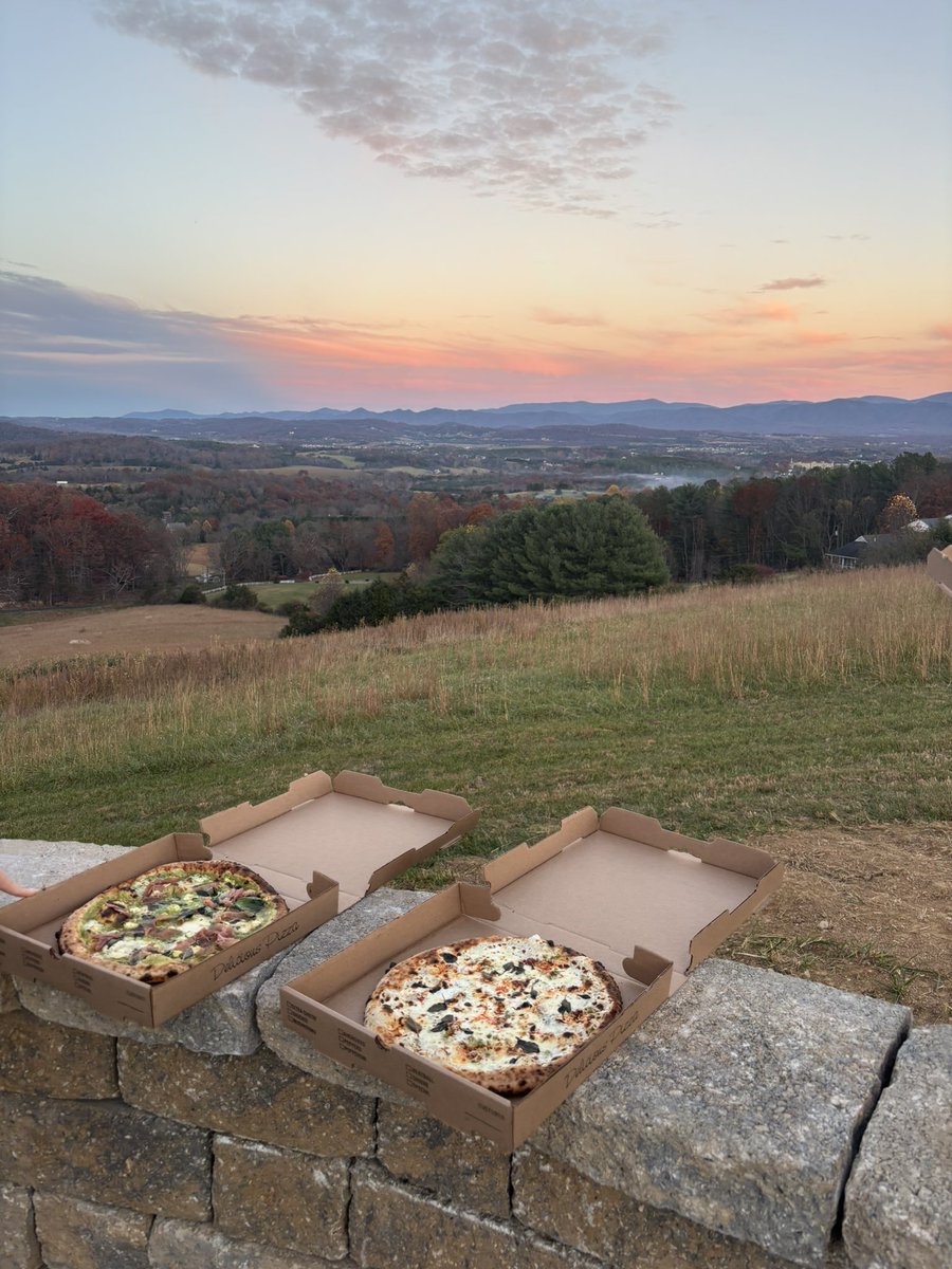 Pizza + mountains = ☺️☺️