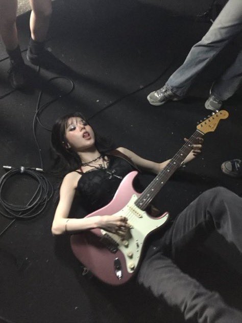 thinkerheesoul's tweet photo. rockstar gfs https://t.co/gpCk3Kww7N