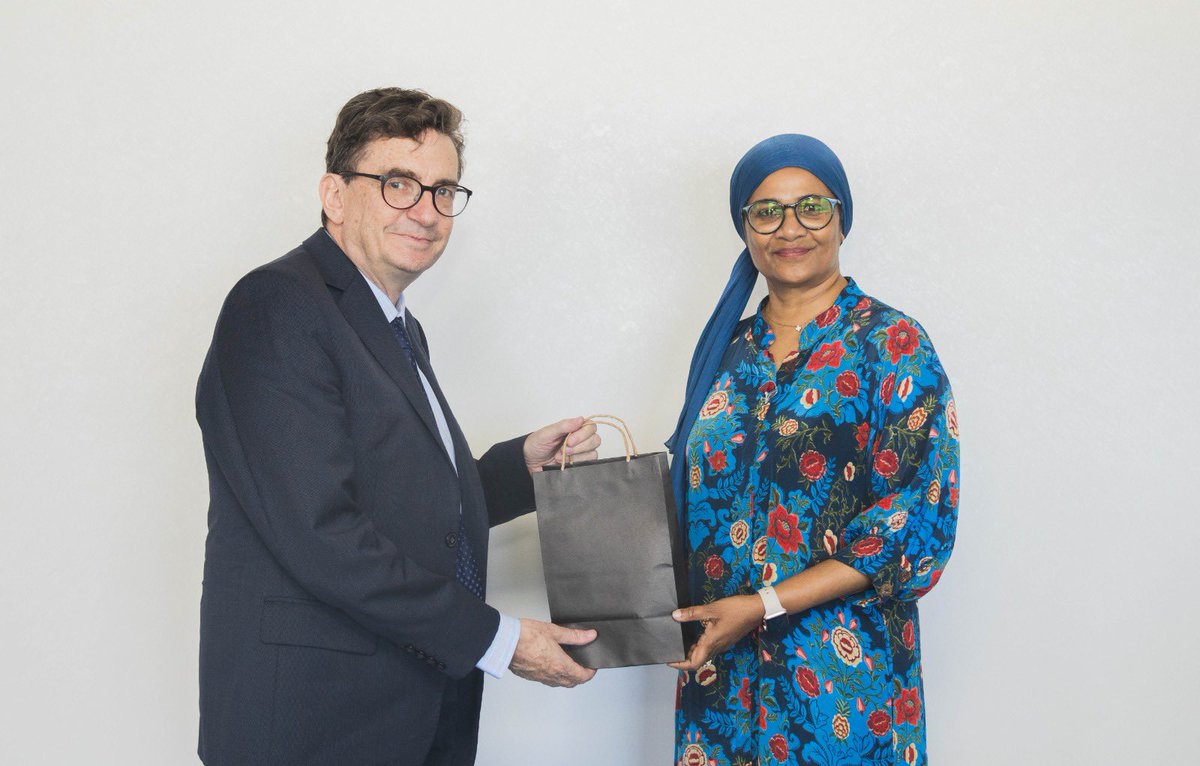The Minister Dr. Maryam Mariya hosted H.E. David Pine, High Commissioner of New Zealand to the Maldives, for a courtesy call today. Discussions were constructive, prioritizing enhanced partnership in the agriculture sector and alignment on animal welfare policies. A strong