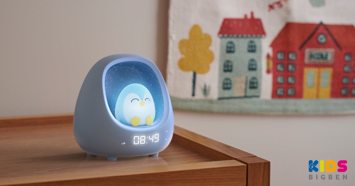 "Let It Snow! Let It Snow! Let It Snow!" ❄️ 

Les fêtes approchent et notre veilleuse et réveil SNOW, le Pingouin malicieux, lumineux et tout doux signé Hi Buddies! de Bigben Kids n'attend que vous !  🐧

Adapté aux enfants de 3 à 8 ans, cette veilleuse associe un réveil