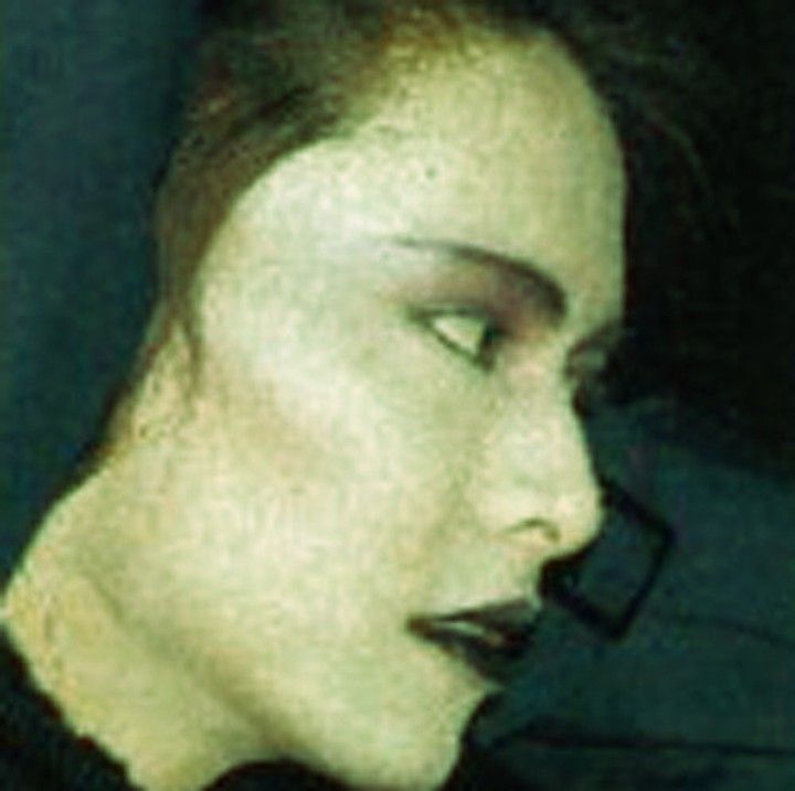 gardeuia's tweet photo. his cheekbones are crazy https://t.co/tFYJPnnXp1