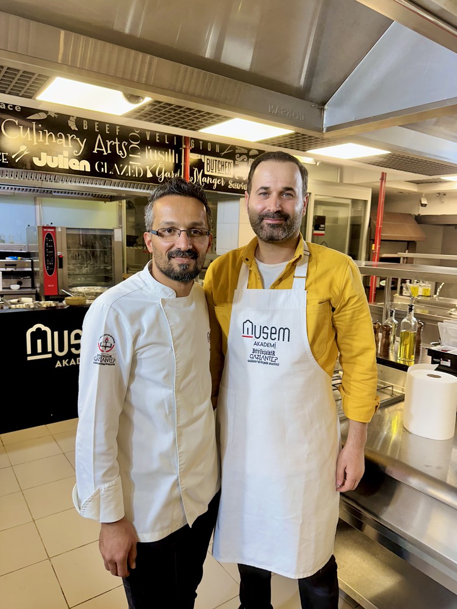 Bugün böyle bir yemek yaptım. Hayata farklılık katmak Lazım.