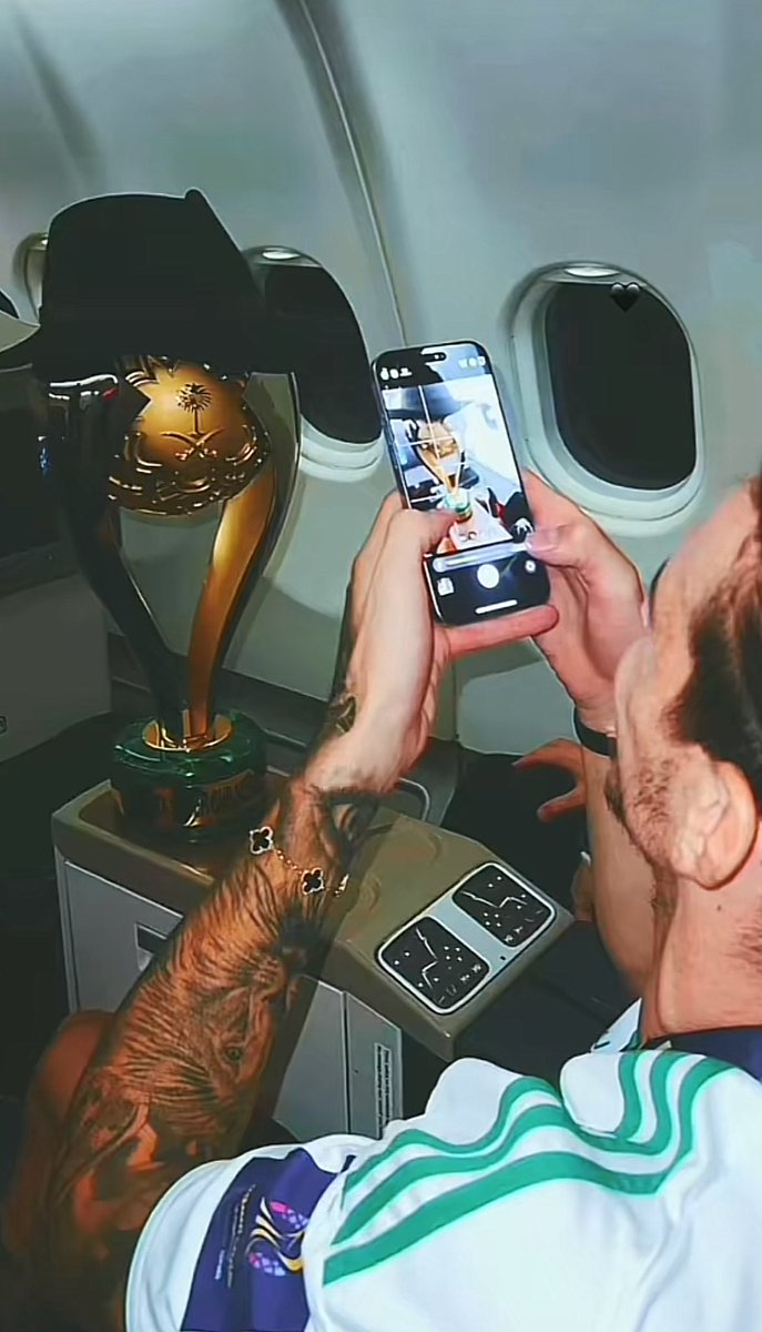 تبيه يانصراوي ؟؟؟ تعال خذه من ايبا !!!! تعال خذه !!!! تعال خذه!؟؟؟؟ شفيك ترجف ؟؟؟ بسم الله عليك ؟؟ شفيك خايف ؟؟؟؟ والله ما تحط يدك عليه تسسمع حدك وديات يالمحلي🤫🤫🤫🤫💚💚💚