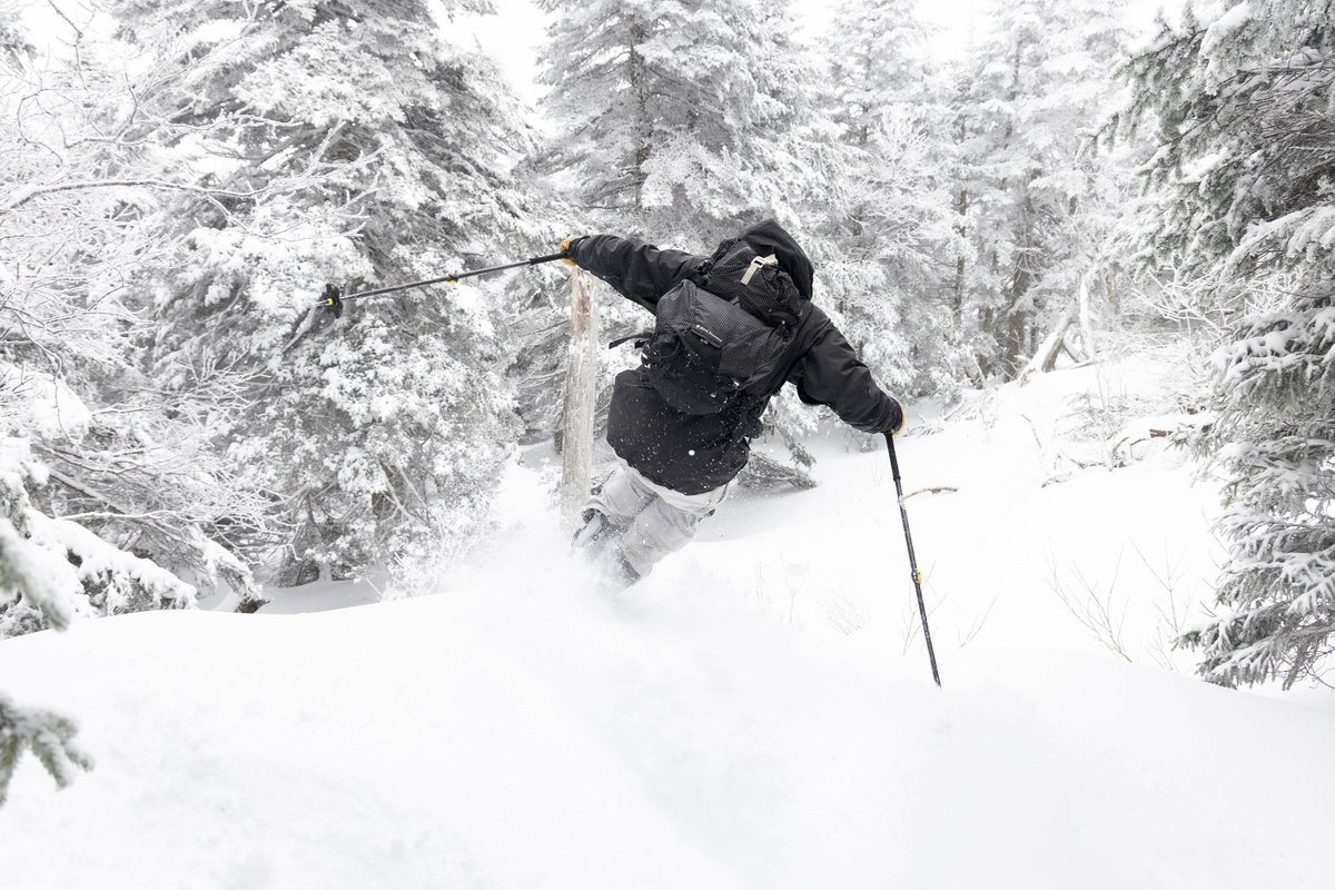jaypeakresort's tweet photo. Winter settled in fast. Almost 10 inches on Tuesday, another 6-8 since yesterday, likely more up high—and it just keeps coming.

So we’re leaning in. November 22–23 will open the season, open to everyone.

Keep an eye on our Snow Report.
https://t.co/HeYmZ8xzA1 https://t.co/SHSPDeDezA