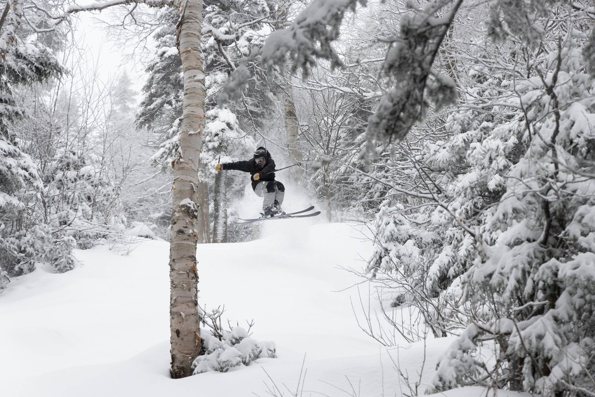 jaypeakresort's tweet photo. Winter settled in fast. Almost 10 inches on Tuesday, another 6-8 since yesterday, likely more up high—and it just keeps coming.

So we’re leaning in. November 22–23 will open the season, open to everyone.

Keep an eye on our Snow Report.
https://t.co/HeYmZ8xzA1 https://t.co/SHSPDeDezA