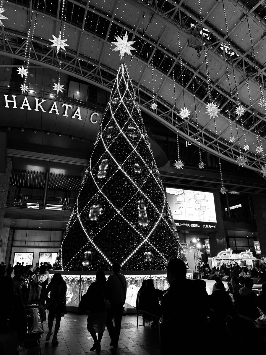 Adusingi's tweet image. After the Kumamoto weekend, spent Mon-Tue in Hakata for business meetings.
Work done, evenings well-spent: fresh sushi, craft beer at local izakaya, then stumbling into these illuminations around Hakata Station &amp;amp; Tenjin 🌃
Solid way to close out Kyushu.
#buildinginpublic