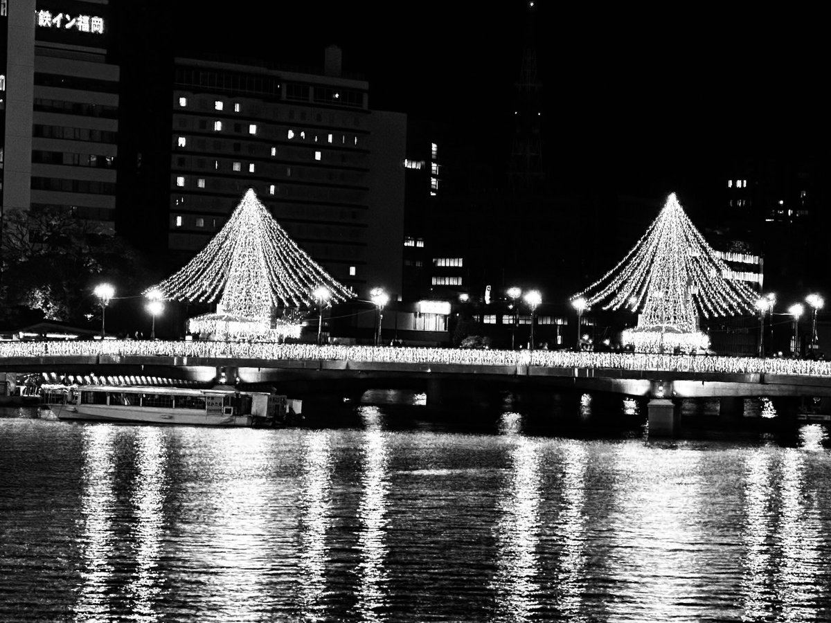 Adusingi's tweet image. After the Kumamoto weekend, spent Mon-Tue in Hakata for business meetings.
Work done, evenings well-spent: fresh sushi, craft beer at local izakaya, then stumbling into these illuminations around Hakata Station &amp;amp; Tenjin 🌃
Solid way to close out Kyushu.
#buildinginpublic