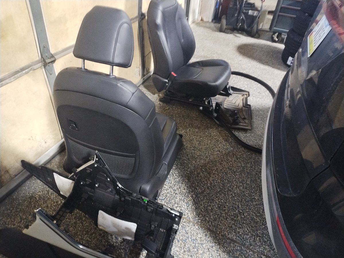 PERFORMANCEPL12's tweet image. Ever wonder why sometimes your car is in the shop longer than you expected? Well check this out! All of this just to replace one part. Still done and back to customer in less than 24 hrs!