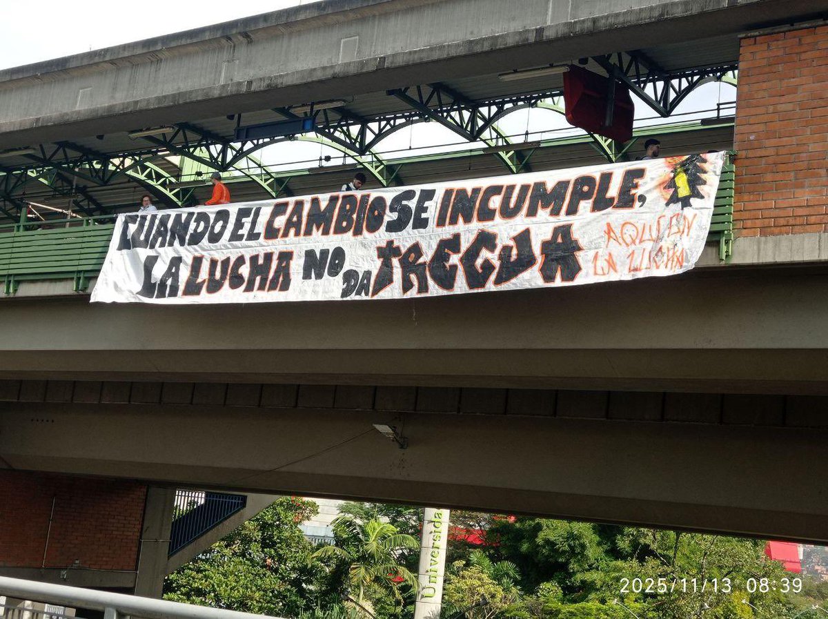 El compromiso con la Reforma Urbana Integral y Popular debe ser YA.

Pero sin el cumplimiento del Gobierno Nacional, no hay cambio. 
 
Señores, <a href="/petrogustavo/">Gustavo Petro</a> <a href="/GabrielRondonO/">Gabriel Rondón</a> <a href="/DapreCol/">DAPRE</a> <a href="/MinInterior/">MinInterior Colombia</a> #CumplaElCambio