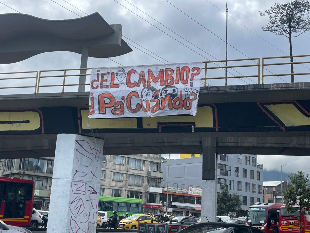 Es triste que un Gobierno que se hace llamar "alternativo" "progresista" y "del cambio" sea tan reacio e indiferente a transformaciones estructurales y exigencias históricas de las bases sociales que lo votaron y apoyaron.

¿Pa cuándo el cambio? <a href="/petrogustavo/">Gustavo Petro</a> 

#CumplaElCambio