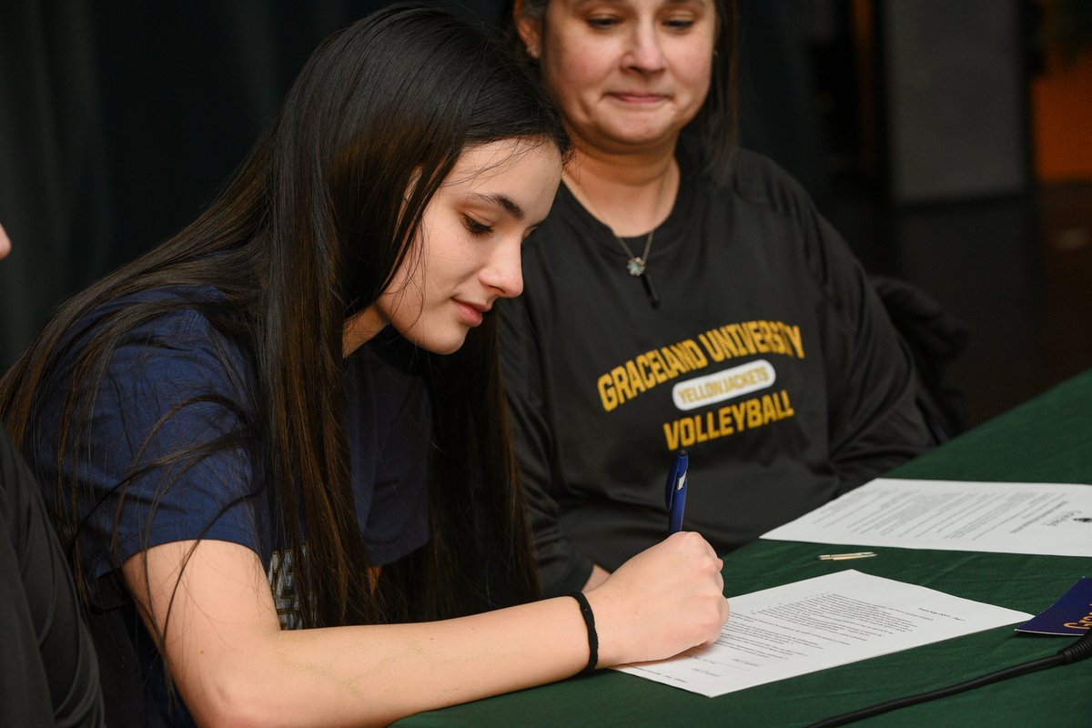 SBWashingtonHS's tweet photo. Evelyn Kipp is headed to Graceland University! The four-year starter and team captain signed her letter of intent to continue her volleyball journey at the next level. We will miss you Kipp!! #everonward with #pantherpride @sbwathletics @SBCSCAthletics https://t.co/OgkzuhY21a