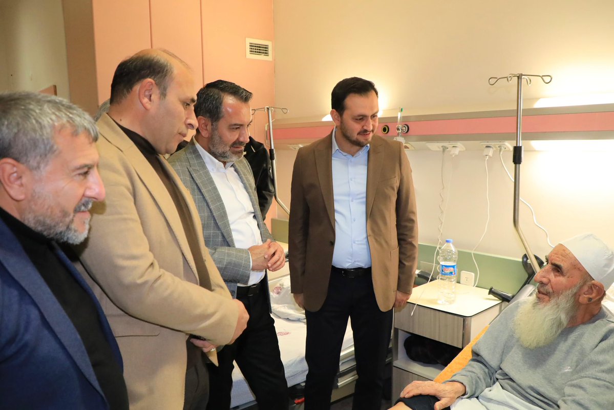 Belediye Başkanımız Sayın Şahin Şerifoğulları ve Palu Beyhan Belediye Başkanımız Sayın Bayram Öztürk, Palu İlçe Başkanımız Sayın Murat Yıldırım ile Elazığ Kent Konseyi Başkanı, Elazığ Basın ve Medya Cemiyeti Başkanı Sayın Mehmet Nafiz Koca’yı ardından Karakoçan İlçe Başkanımız