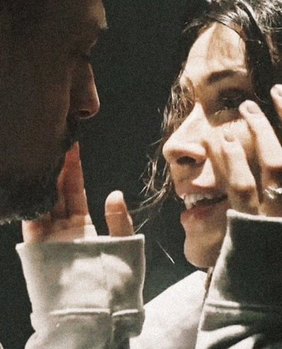 damechocolatee's tweet photo. Kelimelerin kifayetsiz kaldığı sevgi,
#SadGül
Yetenek,
#ErDev
Bugün günlerden
#gelenekselsadgülperşembesi 🌹
ömürlük sevgi https://t.co/vpn25qKsO2