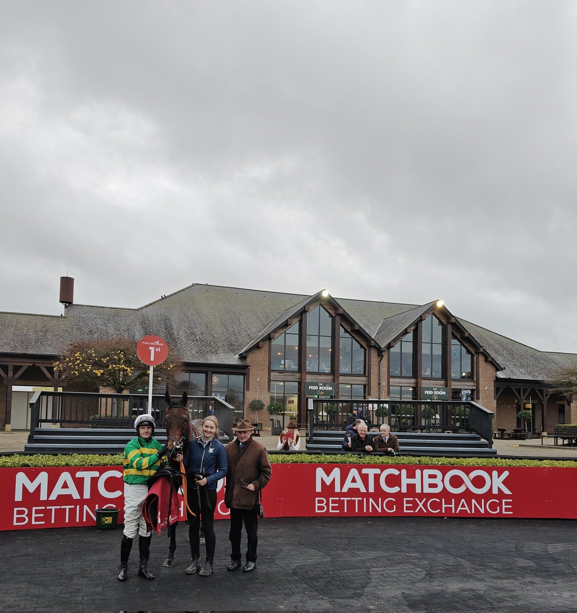 IT'S NEVER SIMPLE
Makes it look simple in our final race, The <a href="/TeamMatchbook/">Matchbook Betting Exchange</a> Best Odds On Horse Racing Handicap Hurdle for Martin Brassil &amp; <a href="/RickyDoyle94/">Ricky Doyle</a>