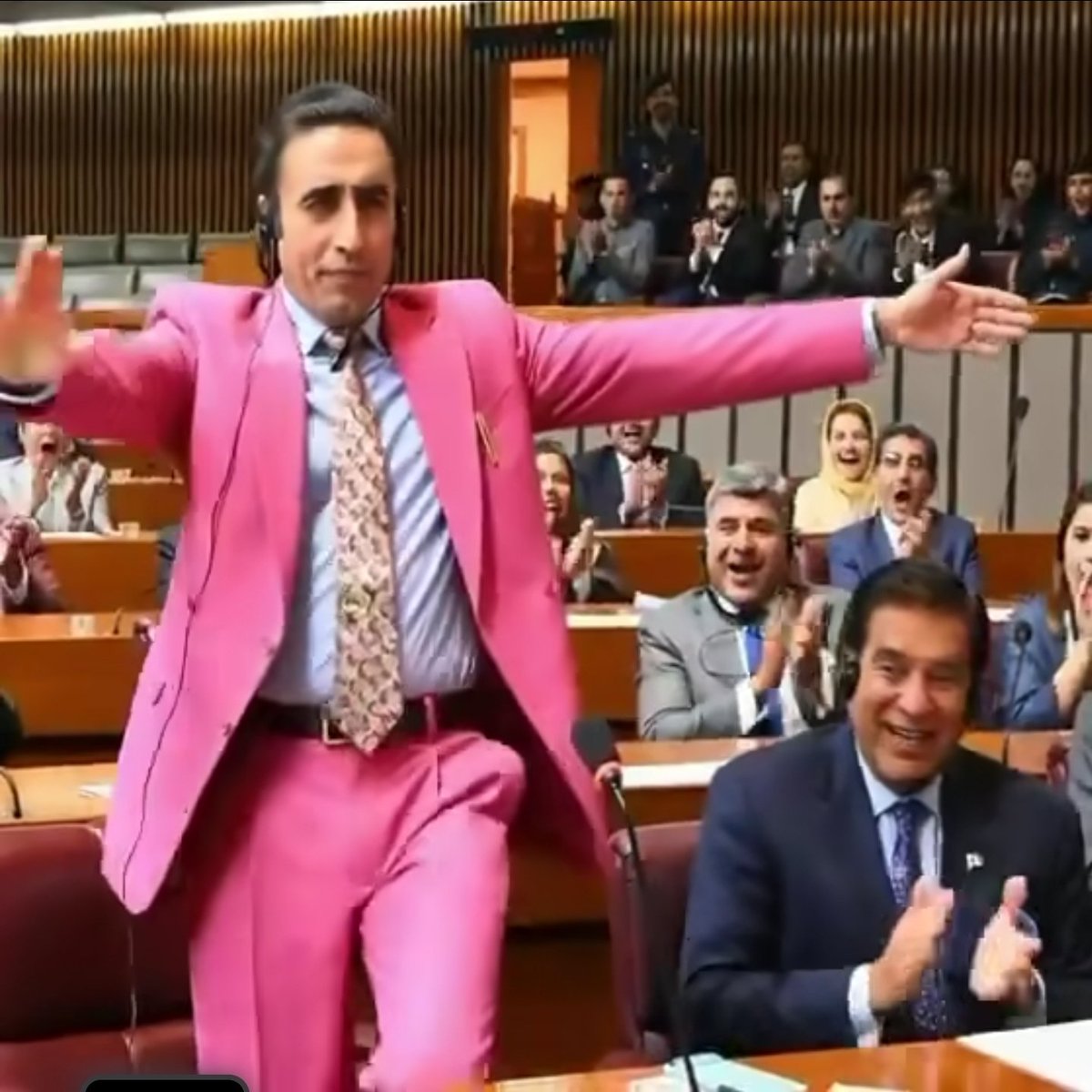 مینو نوٹ وکھا میرا موڈ بنے سے
مینو بوٹ دکھا میرا موڈ بنے 
تک کا سفر
کوٹھے دی کنجری نئی میں سائیاں دی کنجری آں 💃💃💃#مزاحمت_سے_ہی_رہائی_ہوگی
<a href="/TeamiPians/">Team Insafians 𝗣𝗼𝘄𝗲𝗿</a>