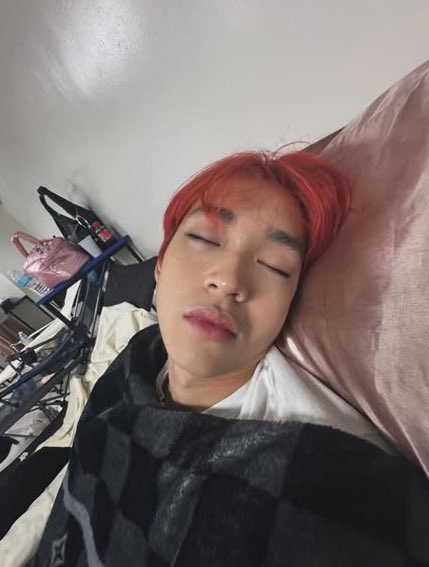 TEKA LANG HINDI KO KINAKAYA MGA RED HAIR POSTINGS NIYO WAIT LANG!!!!!!!