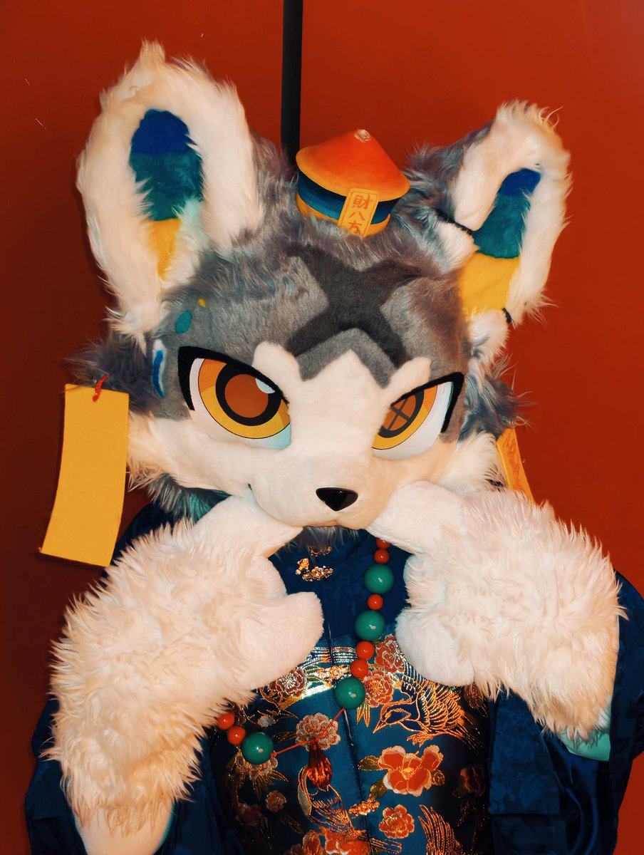 你在吃什么❓
让我也尝尝👅
#FursuitFriday