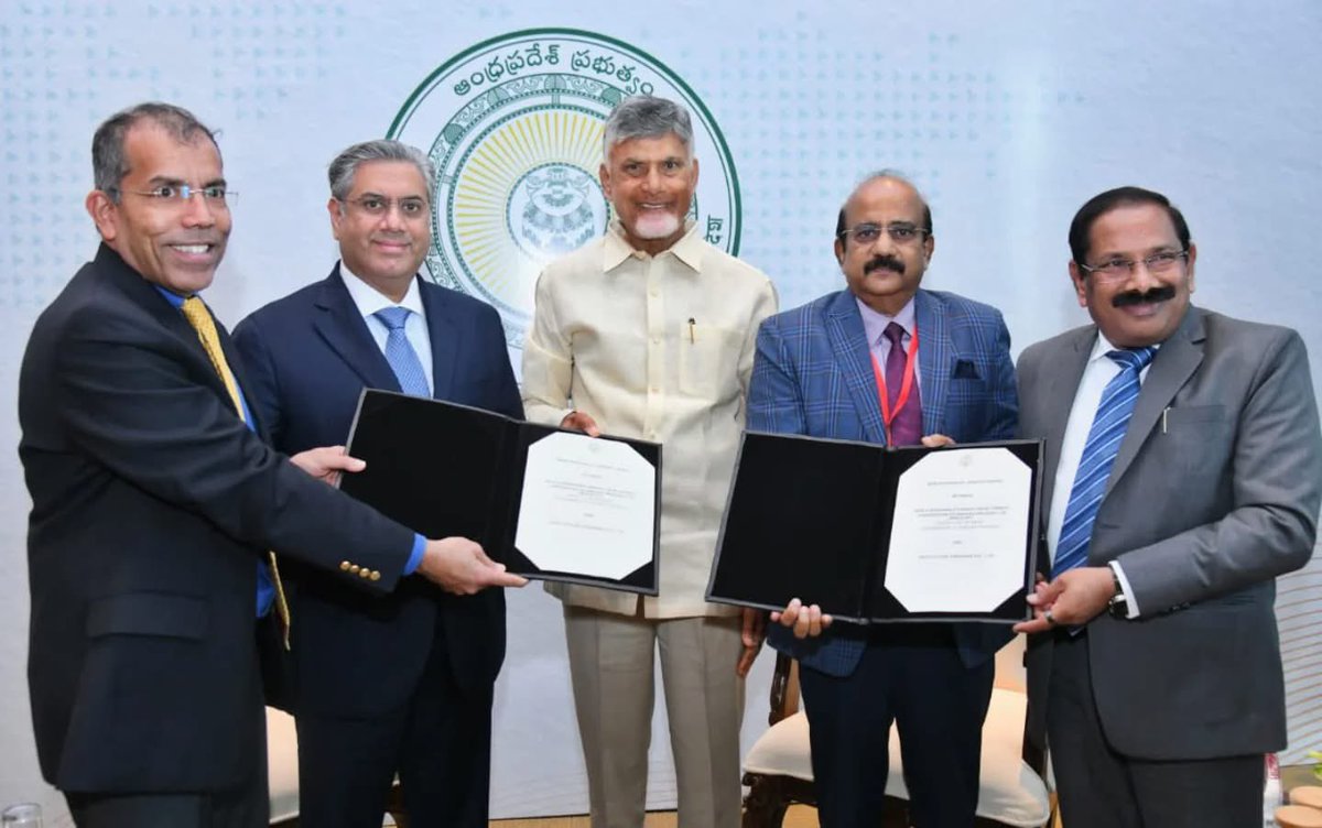 TikkoduMukkodu's tweet image. Both are not same 👇
                                   
Visionary Leader CBN
#CIIPartnershipSummit2025

                   Prisoner Looter YSJ
                               #APGIS2023