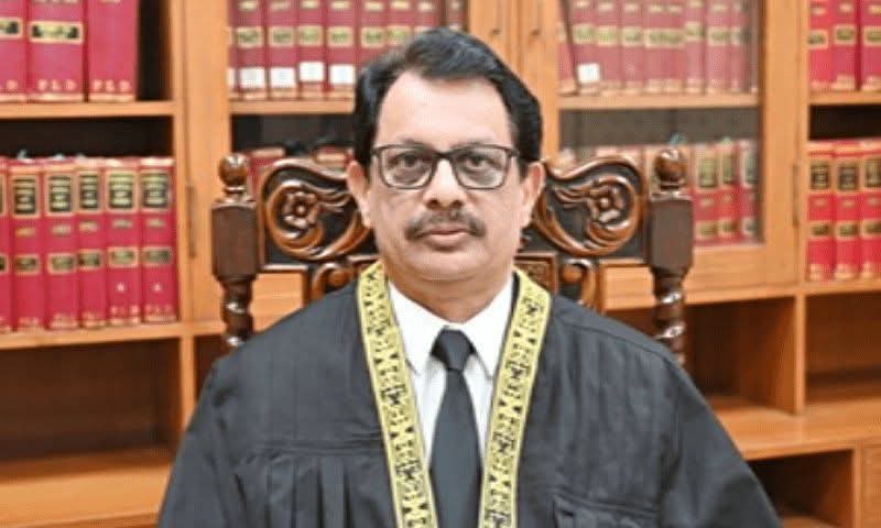 جسٽس صلاح الدين پنھور
سپريم ڪورٽ آف پاڪستان
اسلام آباد، 13 نومبر 2025
عنوان:
ستاويھين آئيني ترميم ۽ عدليه جي آزادي بابت
منهنجا محترم چیف جسٽس،
مان لکان ٿو، منهنجا محترم، احتجاج طور نه پر فرض طور. اهو فرض جيڪو هر جج تي لازم آهي جنهن قسم کنيو آهي ته هو پاڪستان جي ....