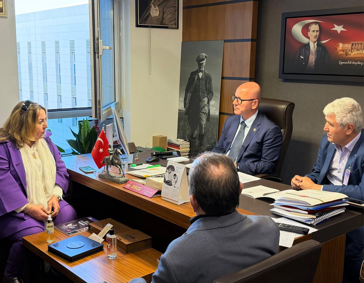 🟥EYT VE EMEKLİLER FEDERASYONU 
🔴ANKARA ZİYARETLERİ 

#EmekliyizAffetmeyiz
#EYTli5000KısmiAffetmez

Federasyonumuzun Ankara ziyaretleri kapsamında, <a href="/BAGKURDERNEGI/">BAĞKUR VE EMEKLİLERİ DERNEĞİ (BAĞ-DER)</a> derneğimiz ile birlikte;

Cumhuriyet Halk Partisi
Balıkesir Milletvekili 
Sayın Serkan SARI yı <a href="/eczserkansari/">Serkan Sarı 🇹🇷</a>  TBMM