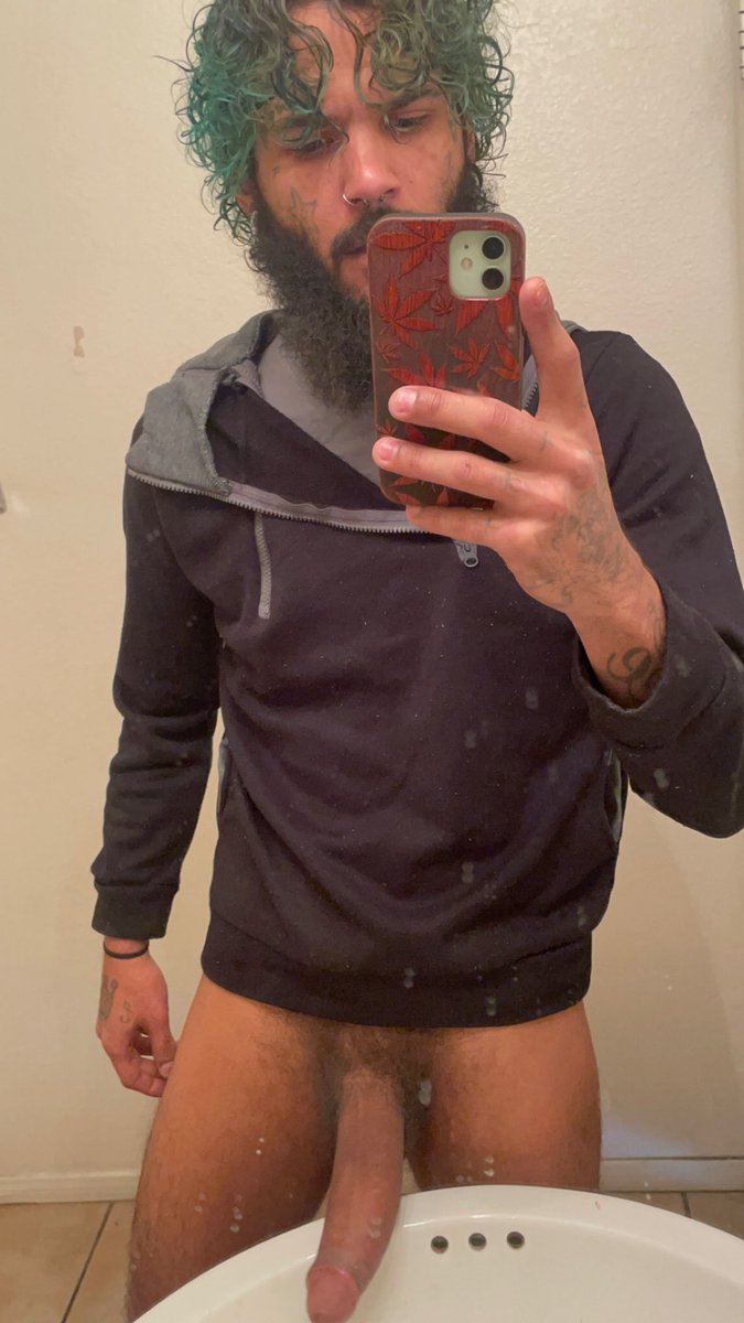 DaDaddy___'s tweet photo. It’s Thursday right? 🍆😎 throwback https://t.co/qzC5V40X5P