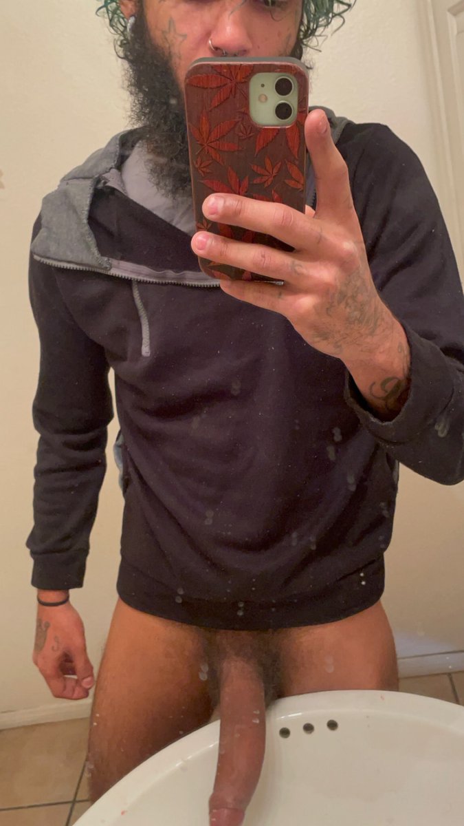 DaDaddy___'s tweet photo. It’s Thursday right? 🍆😎 throwback https://t.co/qzC5V40X5P