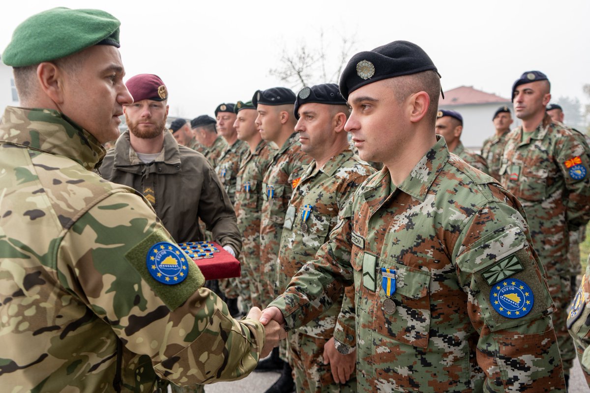 Today at Camp Butmir, COM EUFOR MG Florin Barbu, DCOM EUFOR BG Uberto Incisa di Camerana, COS EUFOR BG Tibor Szabó, and EUFOR staff attended an international medal parade honoring around 500 personnel from 16 nations.
ℹ️tinyurl.com/ynx52kn4 
#EUFORBiH #BiH #StrongerTogether