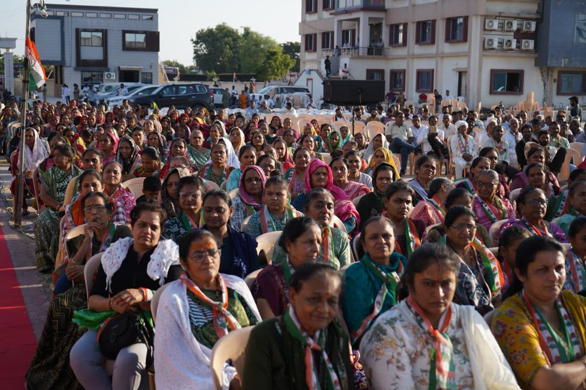 navnitjain's tweet image. ખેડૂતોને ન્યાય અપાવવા માટે ગુજરાત પ્રદેશ કોંગ્રેસ સમિતિ દ્વારા ખેડૂત આક્રોશ યાત્રા તારીખ 6 નવેમ્બર 2025 ગુરુવારથી સોમનાથથી શરૂ થઈને આજે તારીખ 13 નવેમ્બર 2025 ગુરુવારના રોજ દ્વારકા ખાતે સંપન્ન થઈ.