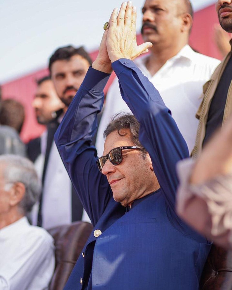عمران خان کو جیل میں رکھنے کے لیے اپنی پسند کا چیف جسٹس لے آئے جو عمران خان کو جیل میں ہی رکھے،
عمران خان نے ایک بار تو واپس وزیر اعظم بن کر آنا ہی ہے، اور اسے ووٹ 8 فروری سے بھی زیادہ پڑیں گے، جسٹس شاہد جمیل ♥️

#مزاحمت_سے_ہی_رہائی_ہوگی

x.com/MrWahab804/sta…