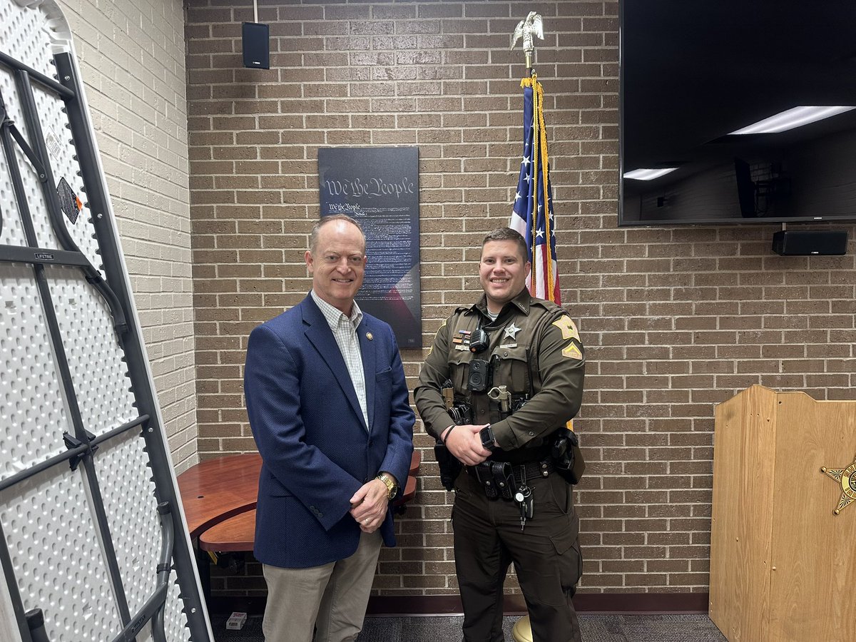 RepMessmer's tweet image. I was honored to join Sheriff Tom Latham in Posey County for a visit to their facilities and a ride-along around our community!

I am proud to support our brave Hoosier law enforcement officers, and fight for policies that keep them strong and safe.