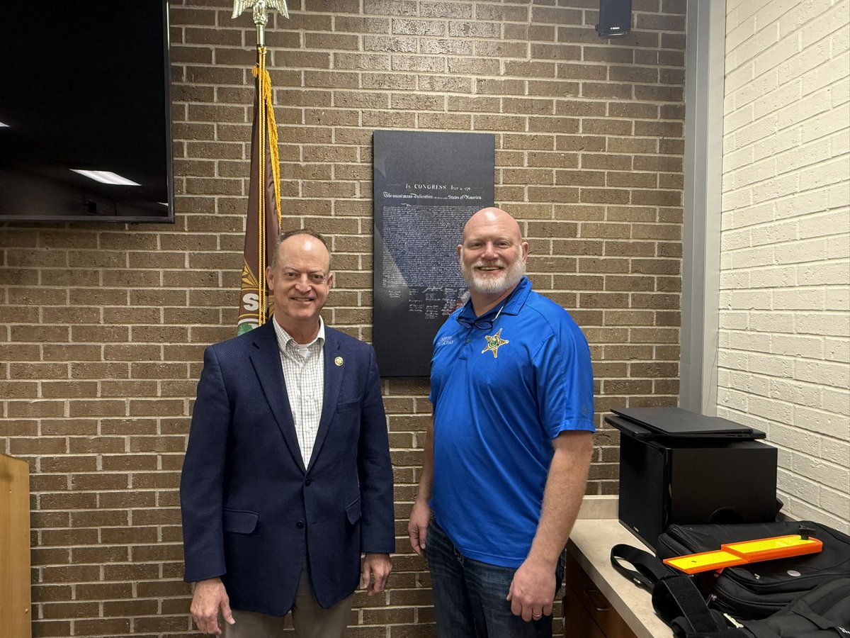 RepMessmer's tweet image. I was honored to join Sheriff Tom Latham in Posey County for a visit to their facilities and a ride-along around our community!

I am proud to support our brave Hoosier law enforcement officers, and fight for policies that keep them strong and safe.